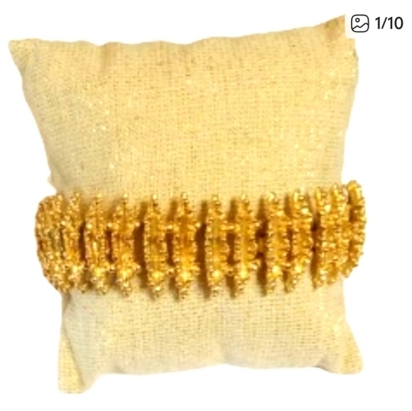 Avon Gold Tone Starflower Link Textured 7" Bracelet - Picture 3 of 7